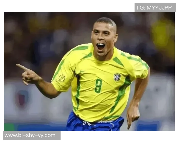 足球巨星变身路人街头探险揭示不为人知的一面与真实生活