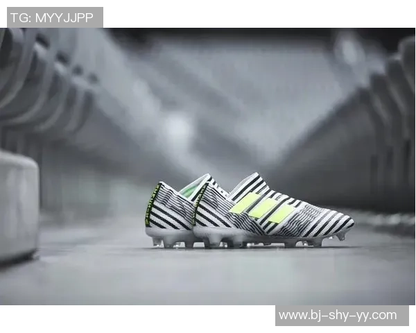 穿银色足球鞋的球星们展现炫酷风采与独特球场魅力 穿银色足球鞋的球星们展现炫酷风采与独特球场魅力